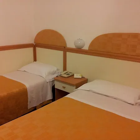 Rosa Meublé Hotel