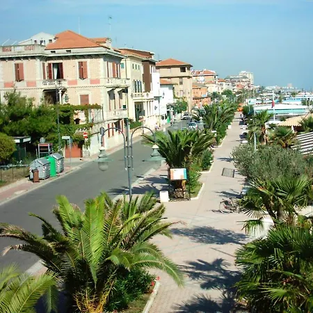 Rosa Meublé Hotel