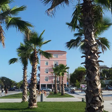 Rosa Meublé Hotel 3*