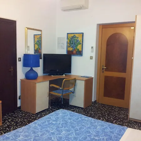 Hotel Rosa Meuble 3*