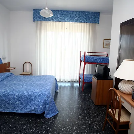 Rosa Meuble Hotel 3*