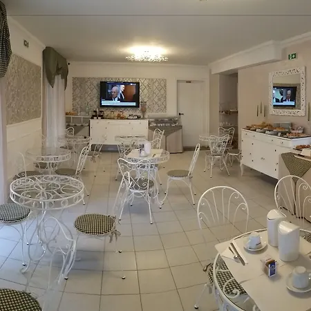 Rosa Meuble Hotel 3*